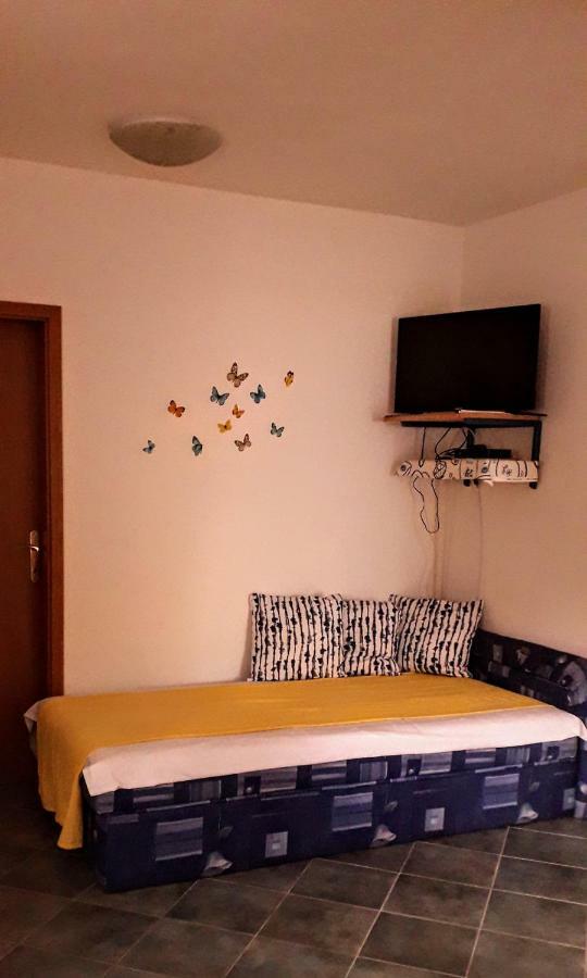 Apartments Aleksandra Rab Town Exterior foto